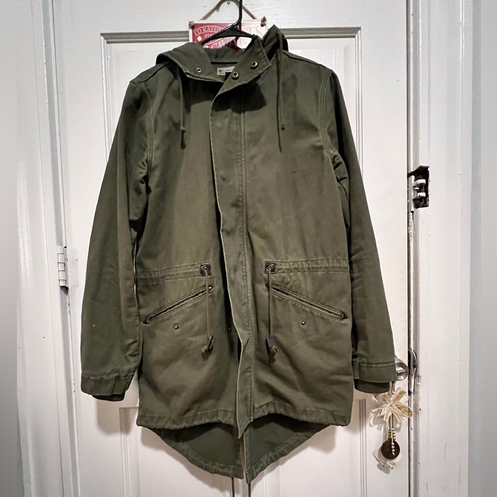Men’s army green trench coat with hood